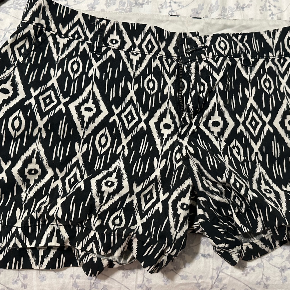 Black white patterned shorts